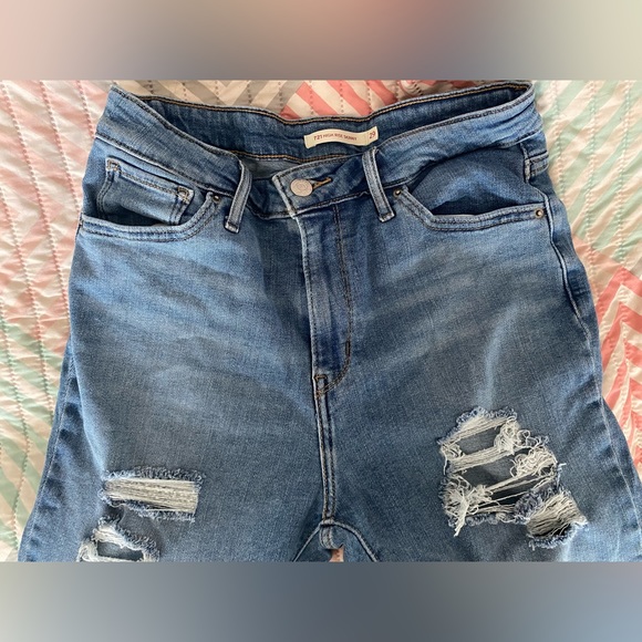 Levi’s High Rise Skinny Jean - Picture 3 of 4